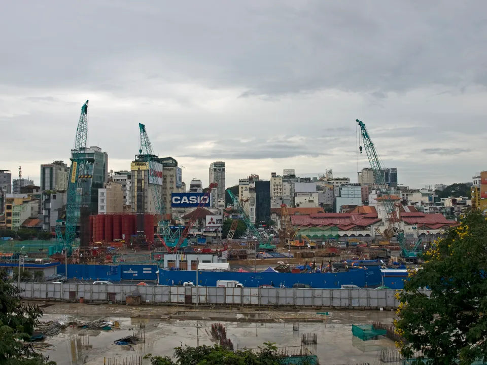 Bến Thành station construction in 2017, showing excavation and construction equipment.